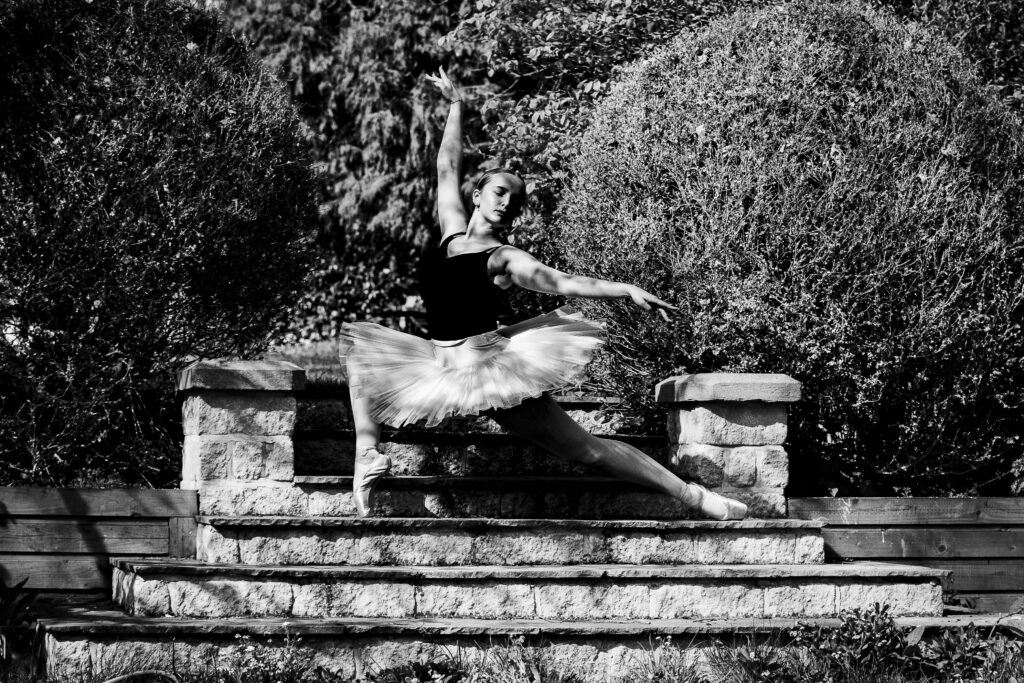 @agentlemansresidence house in the background. Ballet dance in pose. Black and white image.
